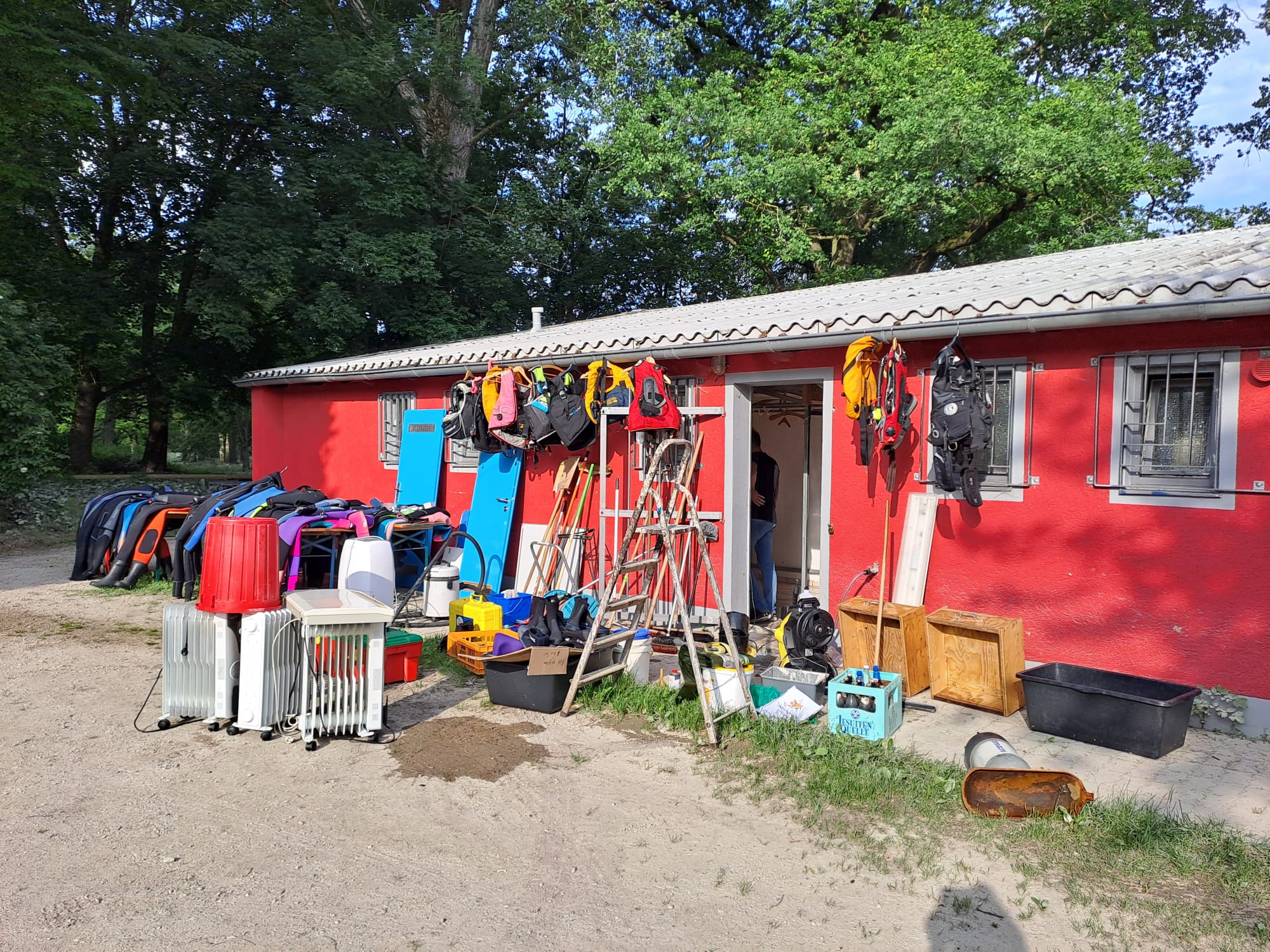 Aufräumaktion nach Hochwasser